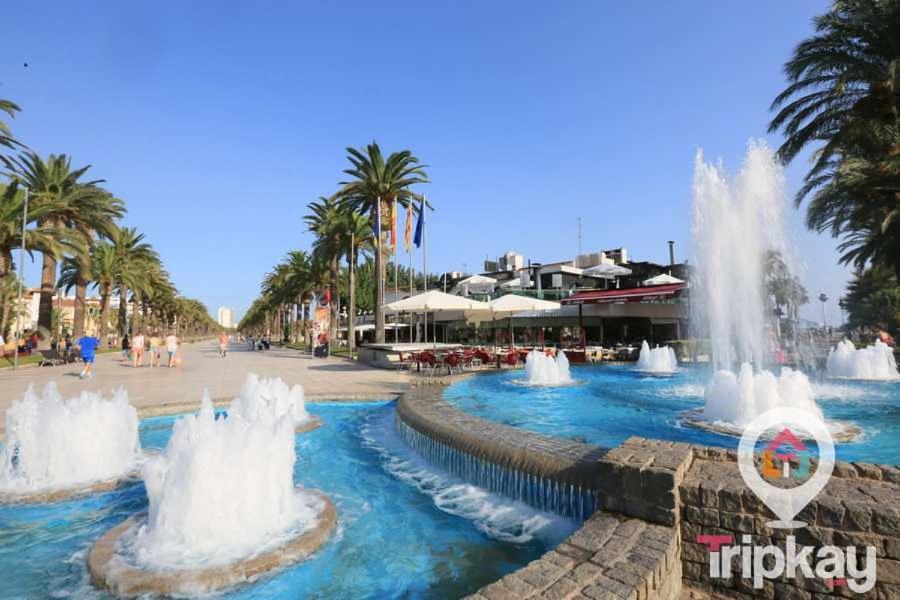 Luminoso Apartamento En Salou Con Terraza Y Parque Infantil Ideal Familias Exterior photo