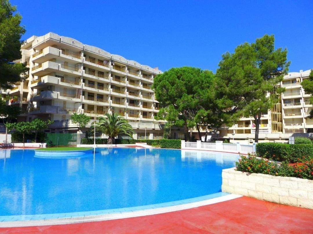 Luminoso Apartamento En Salou Con Terraza Y Parque Infantil Ideal Familias Exterior photo