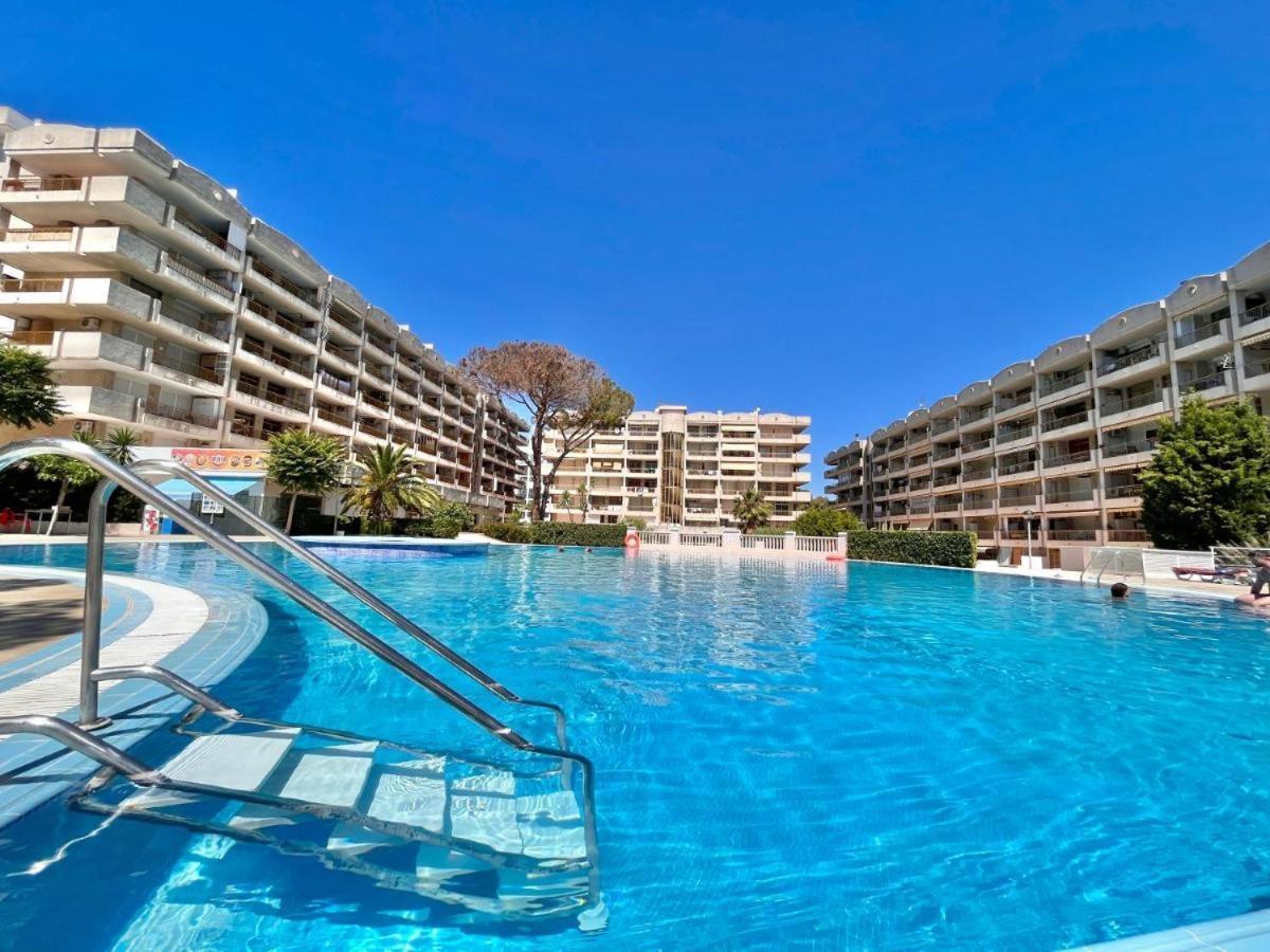 Luminoso Apartamento En Salou Con Terraza Y Parque Infantil Ideal Familias Exterior photo